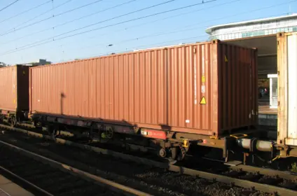 PortChief Container — 40DC dry on rail (Triton, 42G1)